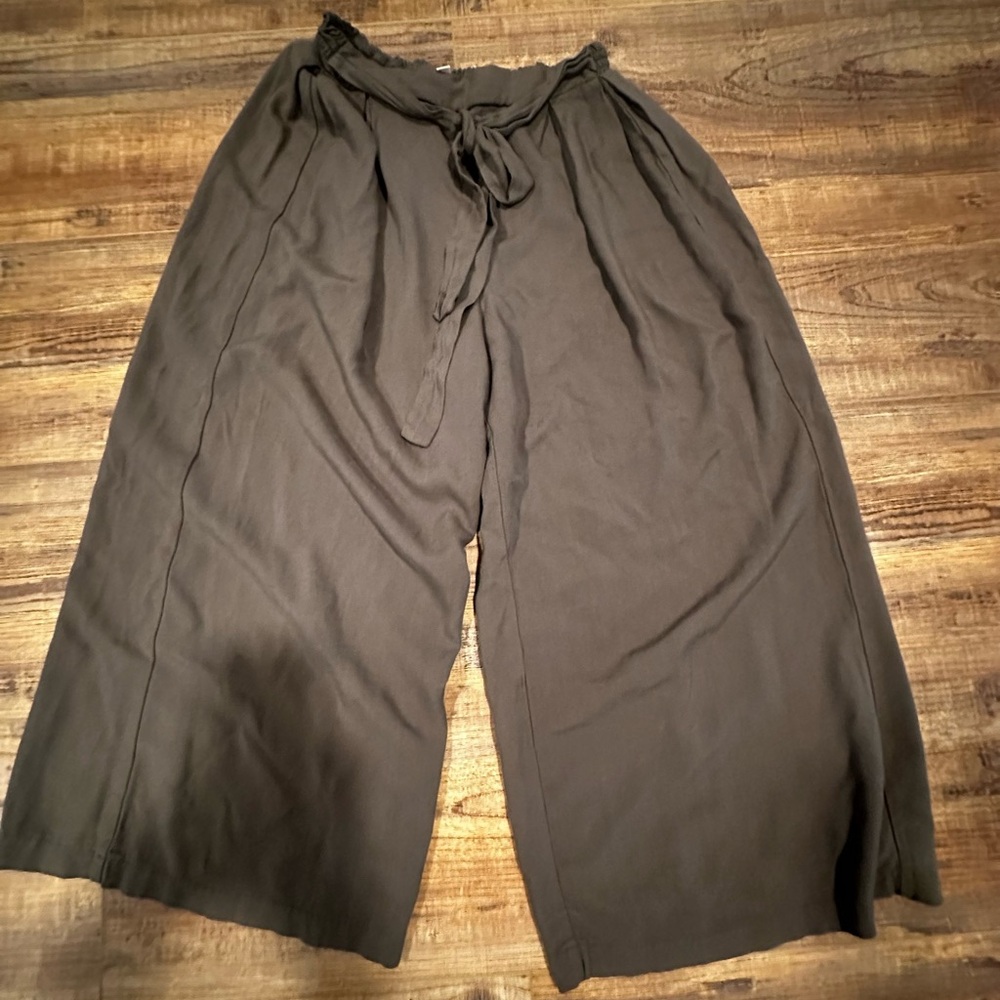 Women’s wide leg cropped pants